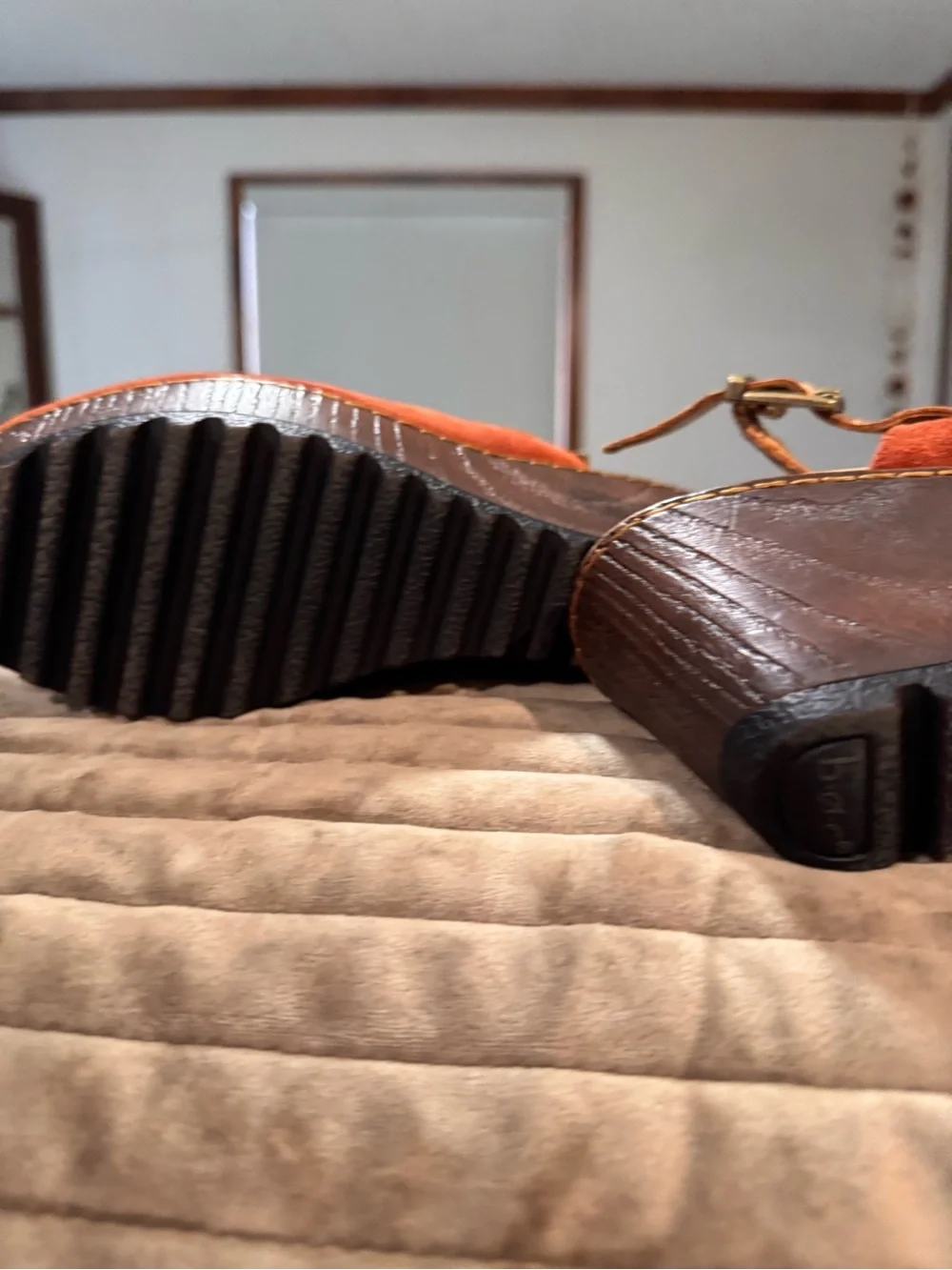b.o.c. Women's Rust Suede Wedge Clog NEW w/o box